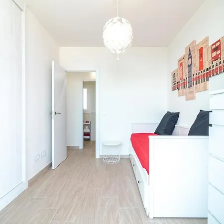 Brand New With Ocean & Volcano Views Apartment