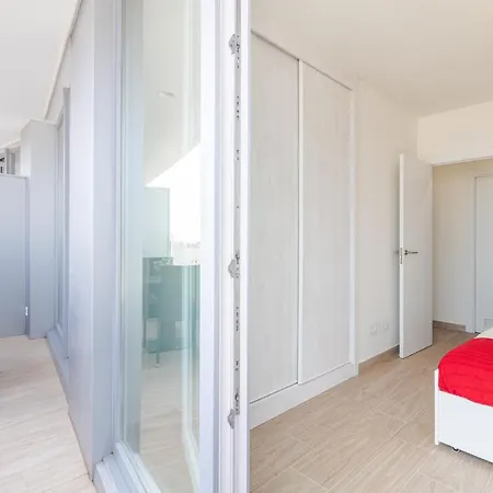 Brand New With Ocean & Volcano Views Apartment