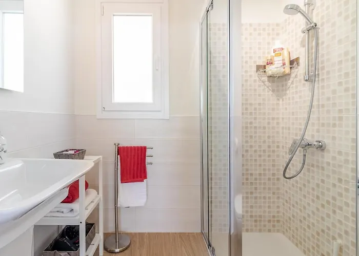 Brand New With Ocean & Volcano Views