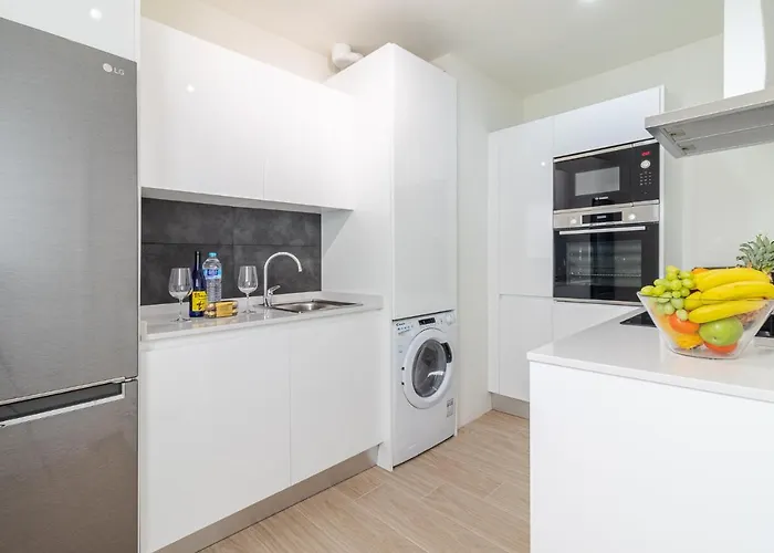 Brand New With Ocean & Volcano Views Apartament